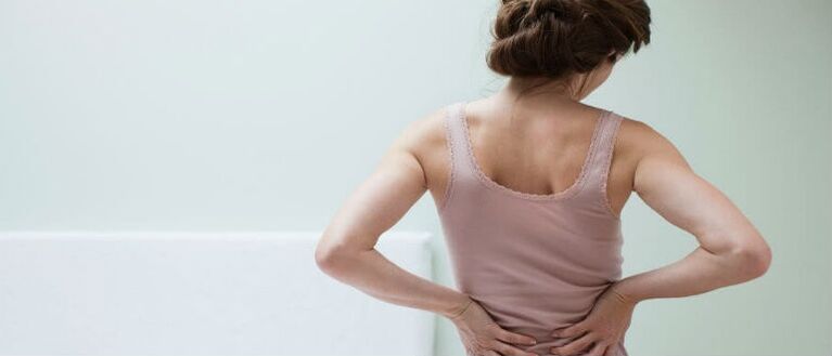 پوکی استخوان ستون فقرات در یک زن