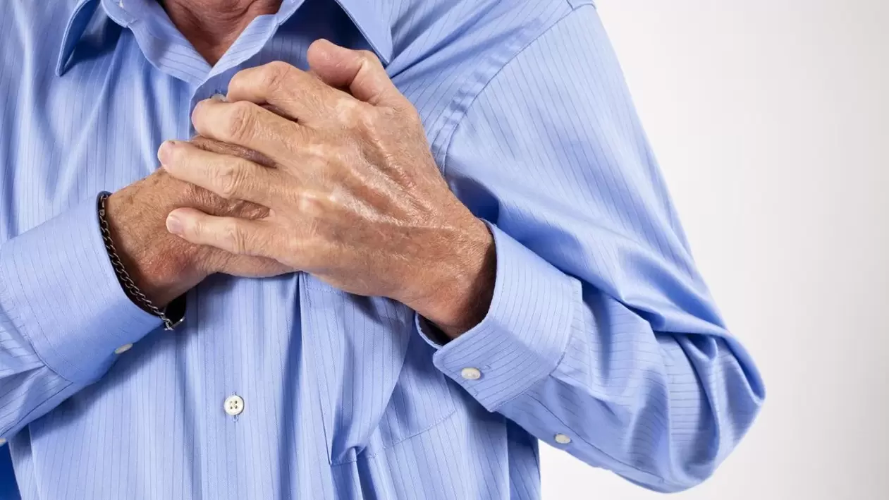 درد در ناحیه جناغ سینه همراه با پوکی استخوان